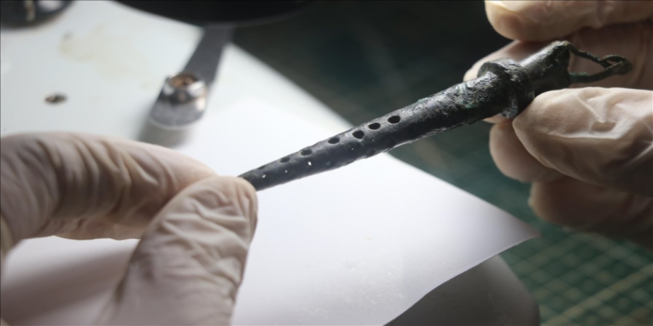 Hadrianopolis Antik Kenti'nde içecek filtresi olarak kullanılan bronz obje bulundu