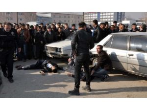 Baba Oğul, Sokak Ortasında Silahlı Saldırıya Uğradı