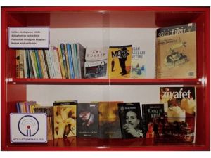 Ktü’lü Öğrencilerden Otobüs Durağına Kitaplık