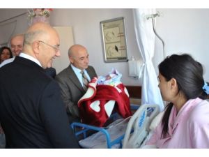 Milletvekilleri Doğumevi Hastanesi’ni Ziyaret Etti