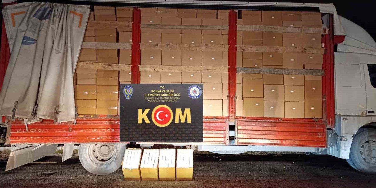 Konya'da kamyonda 7 milyon 100 bin makaron ele geçirildi