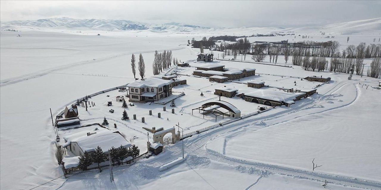 Kenan Yavuz Etnografya Müzesi karla kaplandı