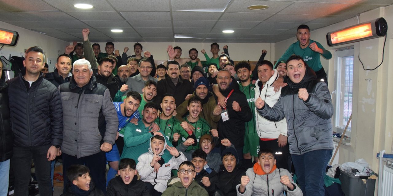 Karapınar protokolü takımını yalnız bırakmadı