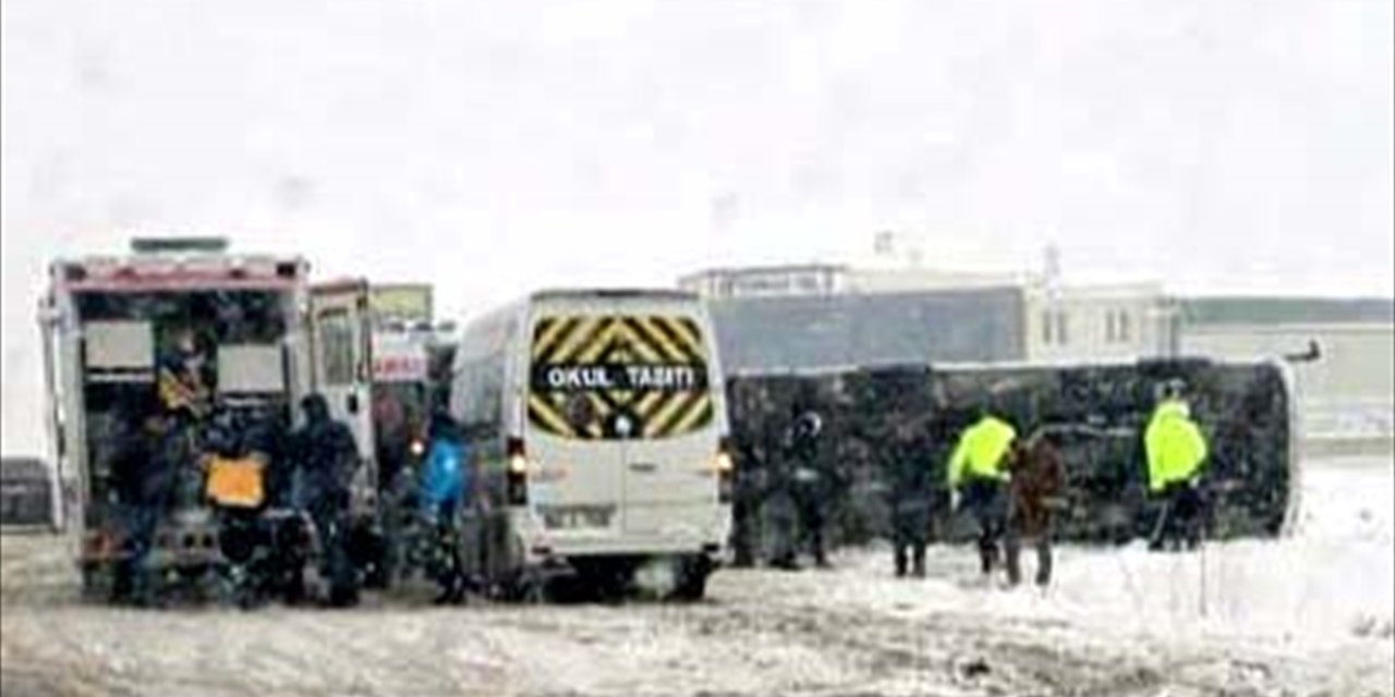 Aksaray'da işçi servisinin devrildiği kazada 15 kişi yaralandı