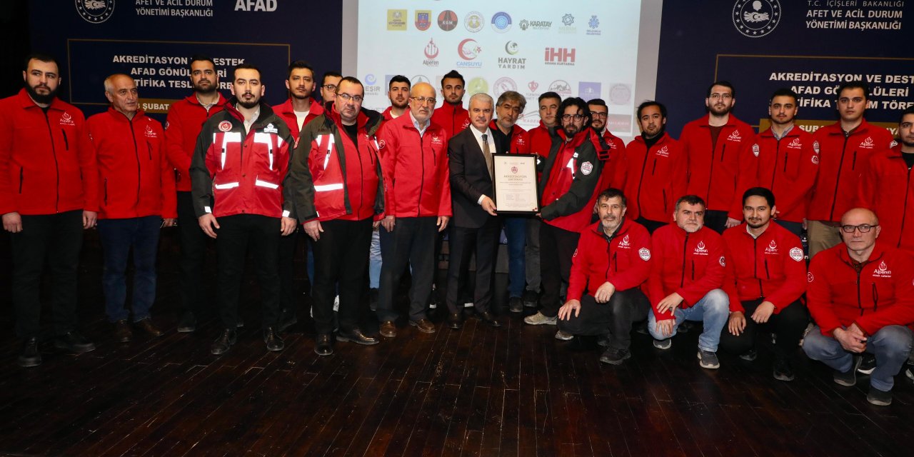 Vali Akın sertifikaları takdim etti