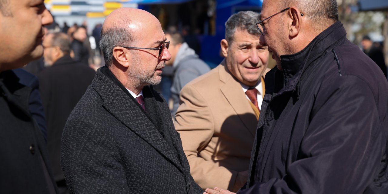Pekyatırmacı namaz sonrası vatandaşların isteklerini dinledi