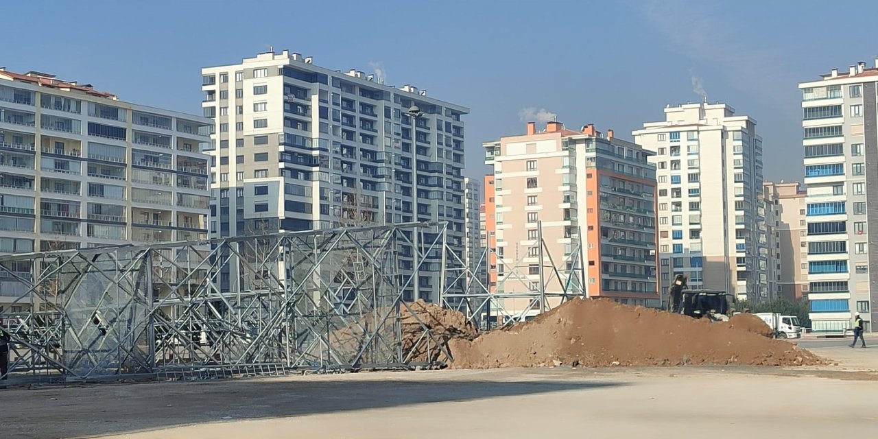 Baz istasyonu Kılınçarslan Mahallesi'ni ikiye böldü!