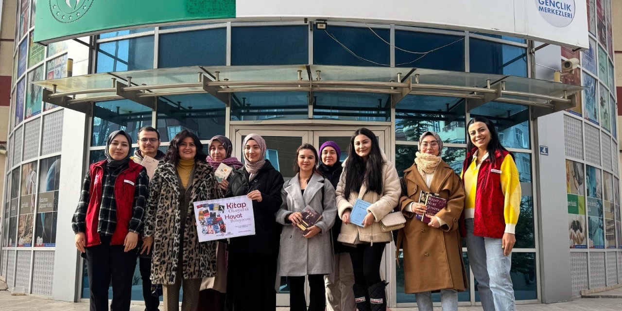 Üniversiteliler kendilerine isim taktı: Edebi gençler