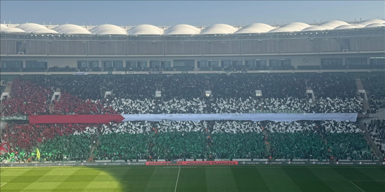 Bursaspor tribünlerinden "İsrail futboldan men edilsin" çağrısı