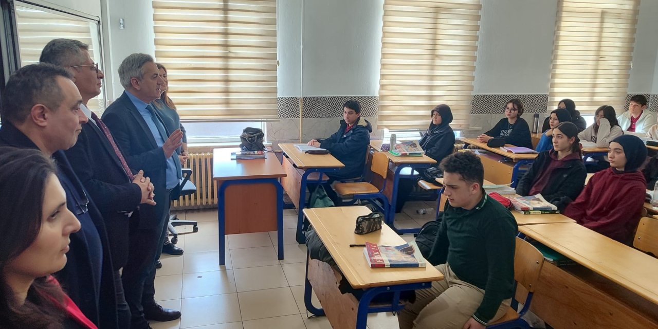 Yiğit, Meram'da öğrencilerle buluştu