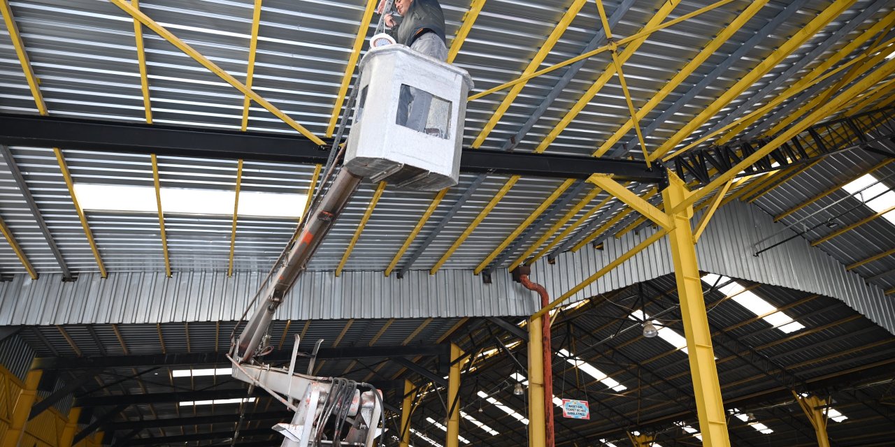 Seydişehir'de pazar alanının aydınlatması yenilendi