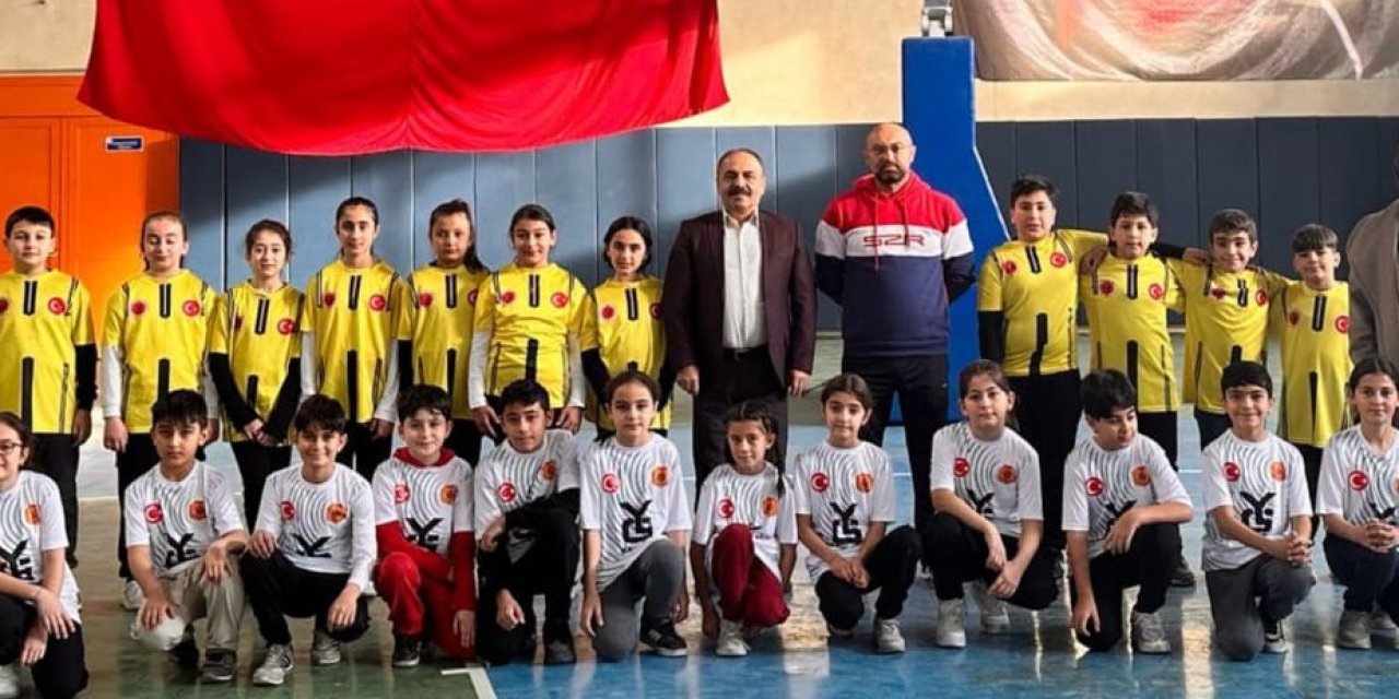 Yunak'ta Geleneksel Çocuk Oyunları Turnuvası Heyecanı