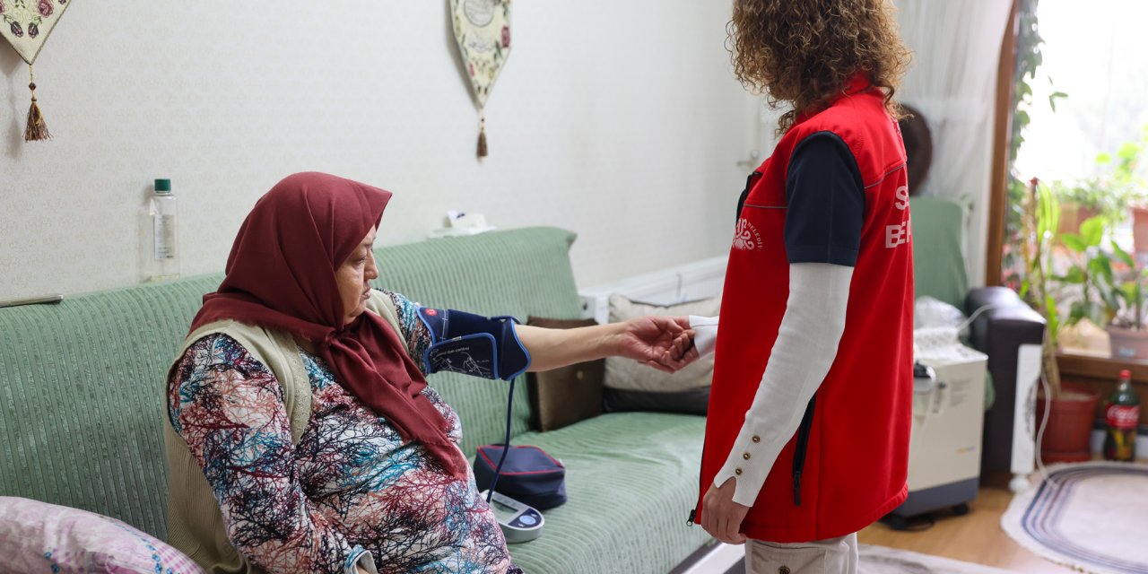 Selçuklu'da evde bakım hizmeti devam ediyor