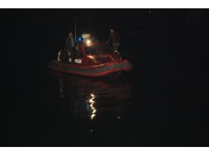 Mersin'de Denizdeki Araçtan İki Ceset Çıkarıldı