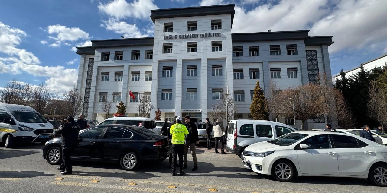 Konya'da dekan yardımcısını silahla yaralayıp kendini de vuran öğrenci hastanede öldü