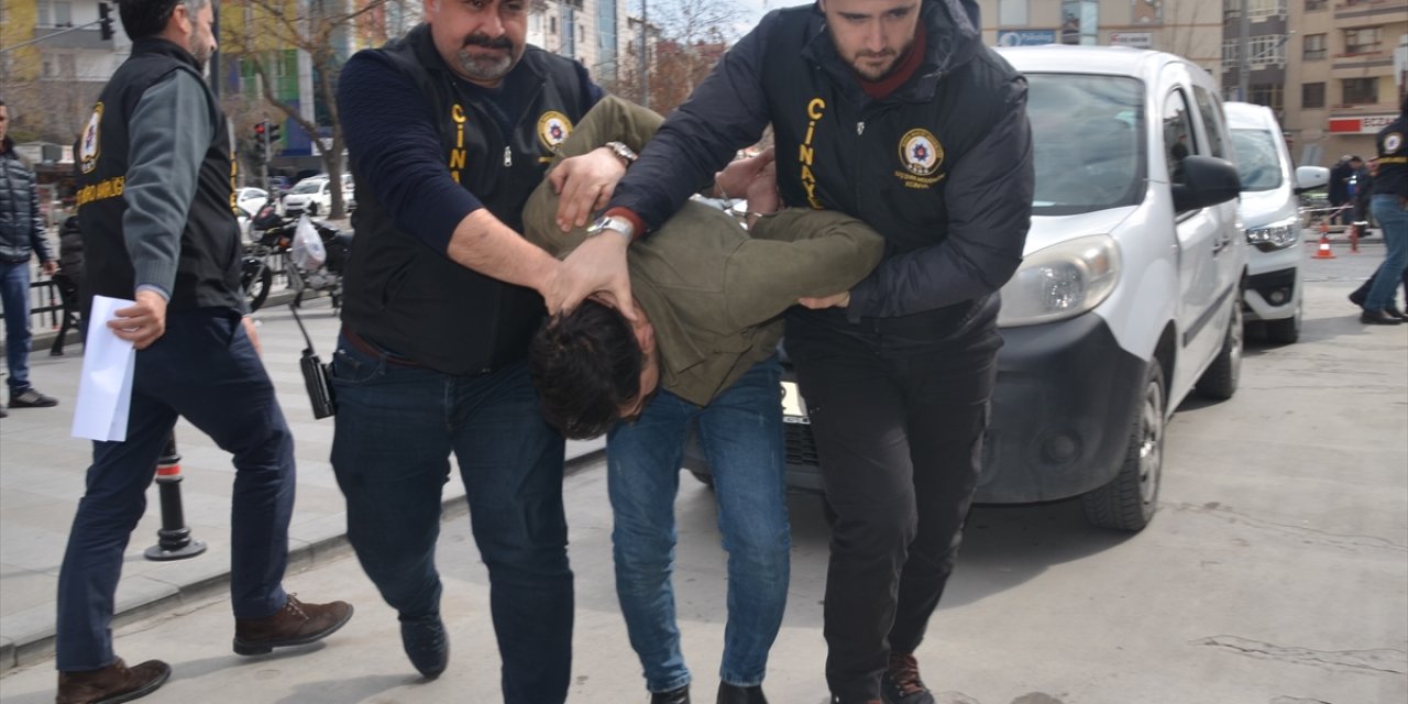 Konya'da polis aracının tırla çarpıştığı kazayla ilgili 2 gözaltı
