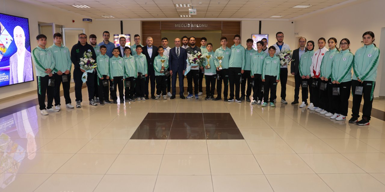 Selçuklu’nun başarılı sporcuları Başkan Pekyatırmacı’yı ziyaret etti