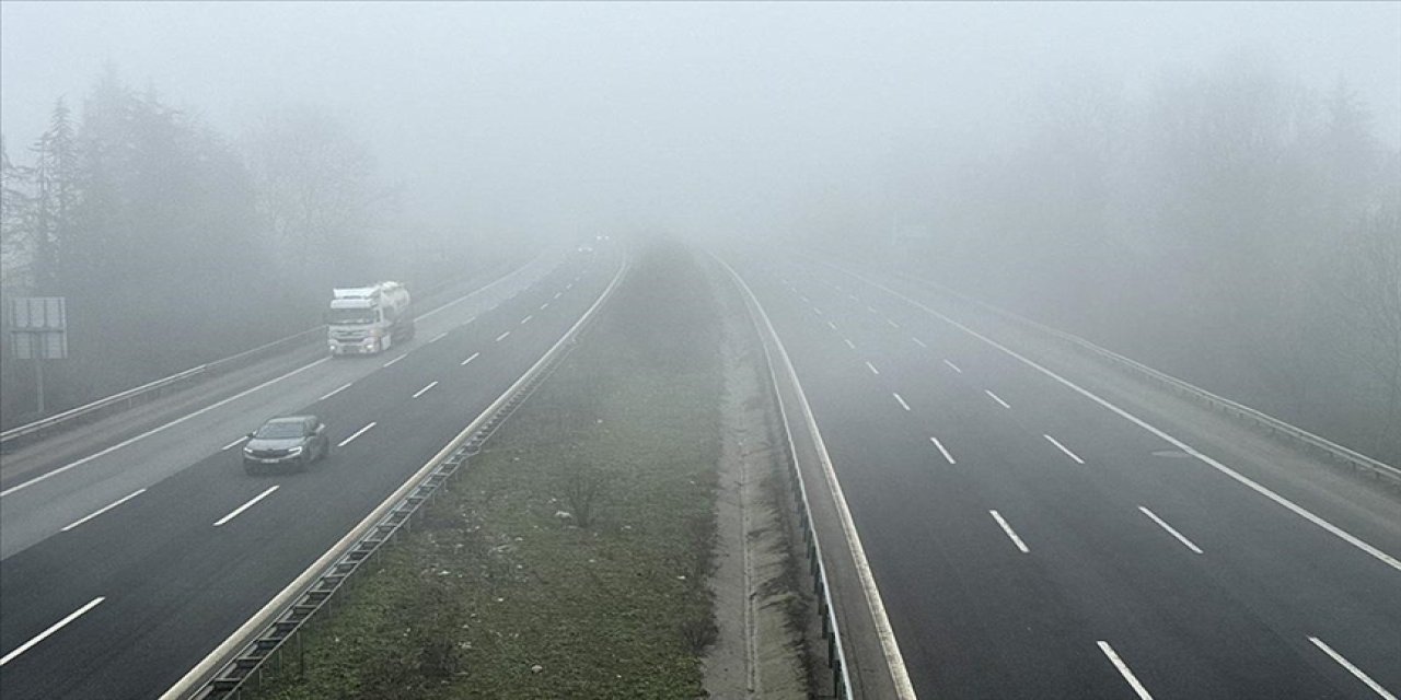 Anadolu Otoyolu'nun Düzce kesiminde sis etkili oldu