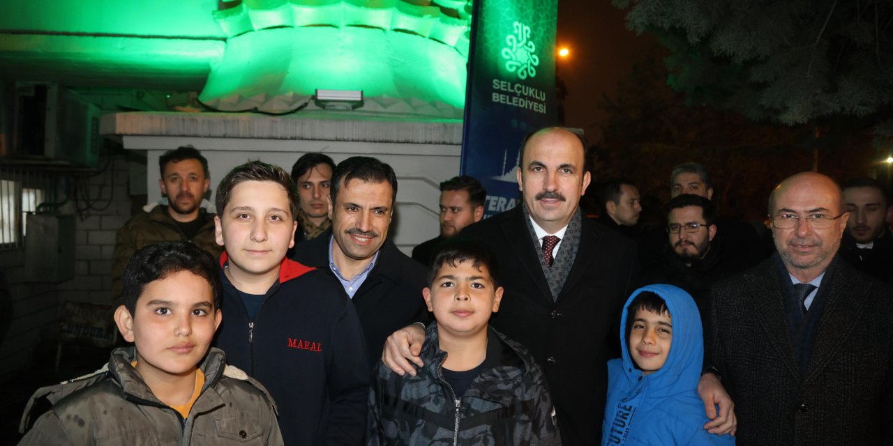 Başkanlar teravih sonrası Konyalılarla buluştu