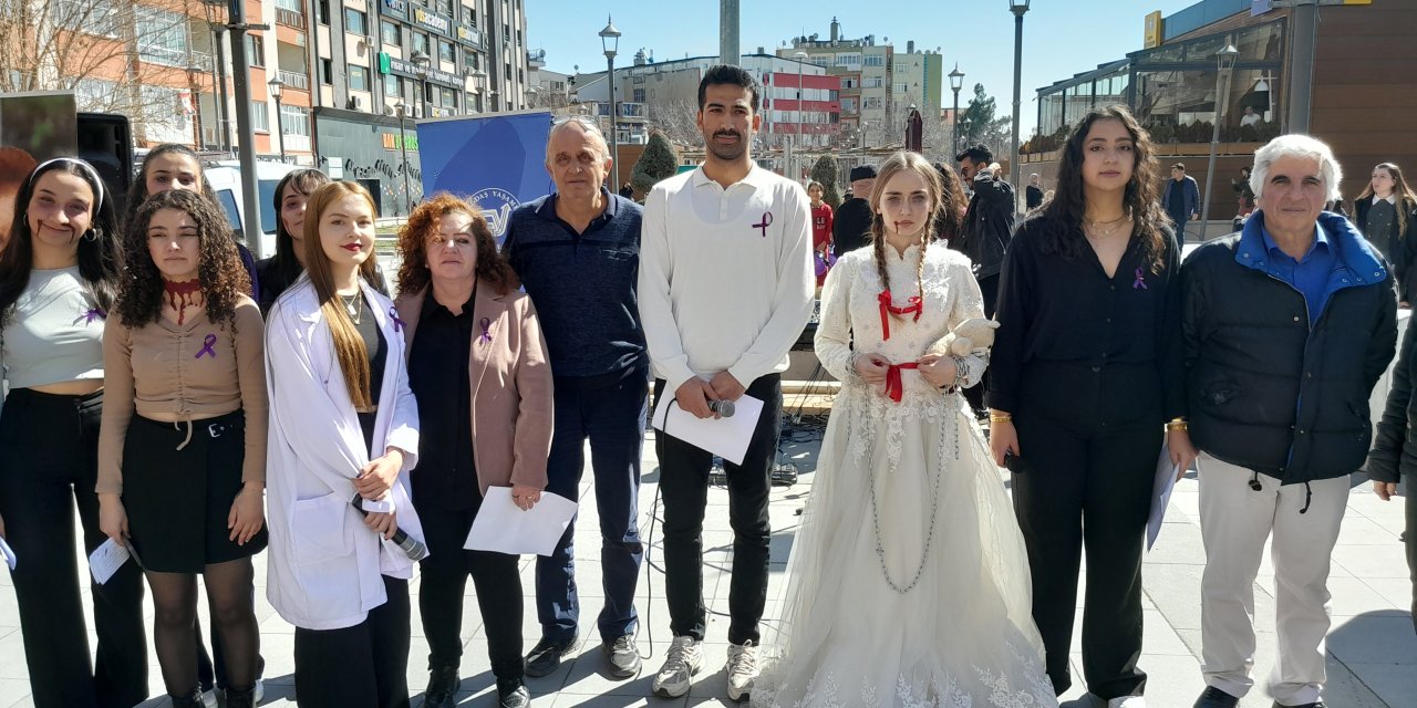 Çocuk yaşta evliliklere dikkat çektiler