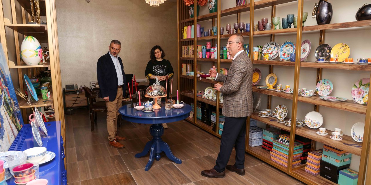 Kavuş, esnaf ziyaretlerini sürdürüyor