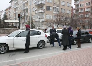 Bayan sürücü hüngür hüngür ağladı