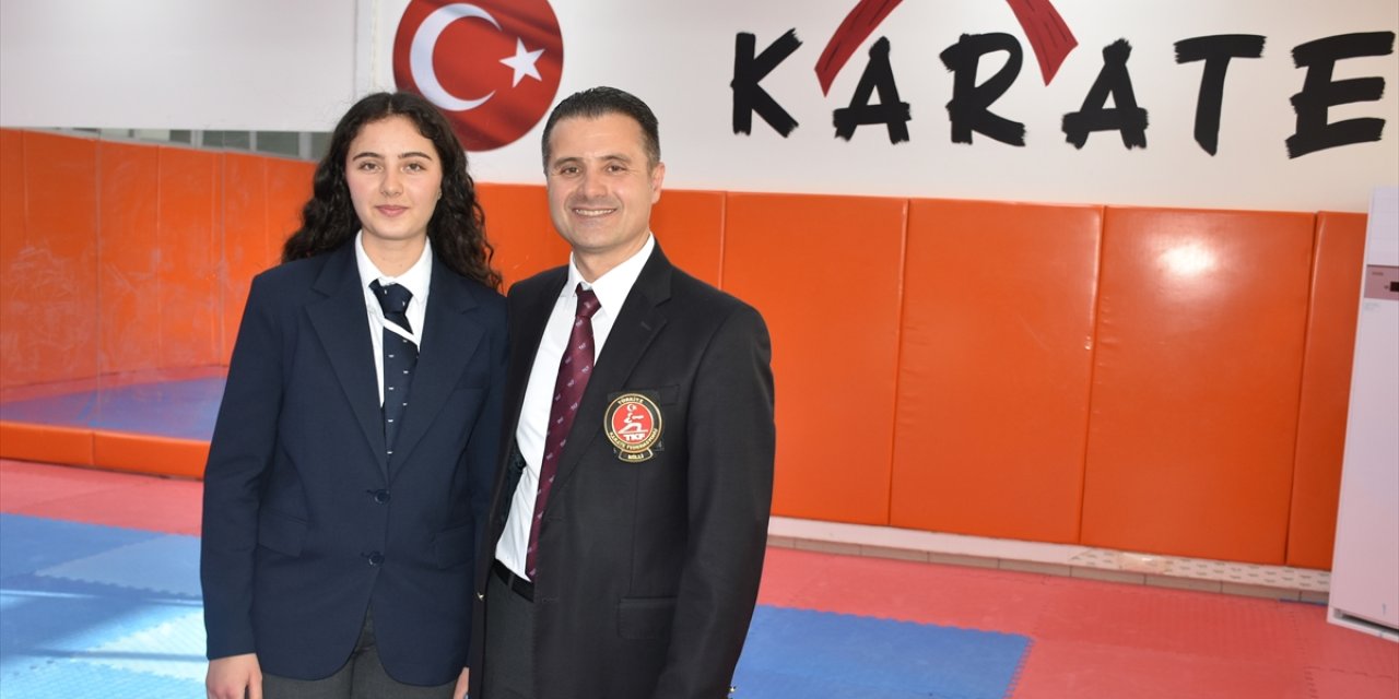 Doktor baba kız  hakemlik yapıyor