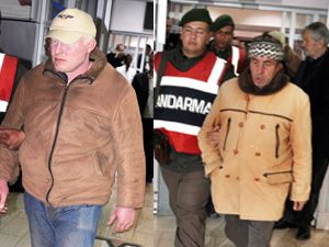 Dedektörü denemek için kaçak kazı yapıyorlarmış