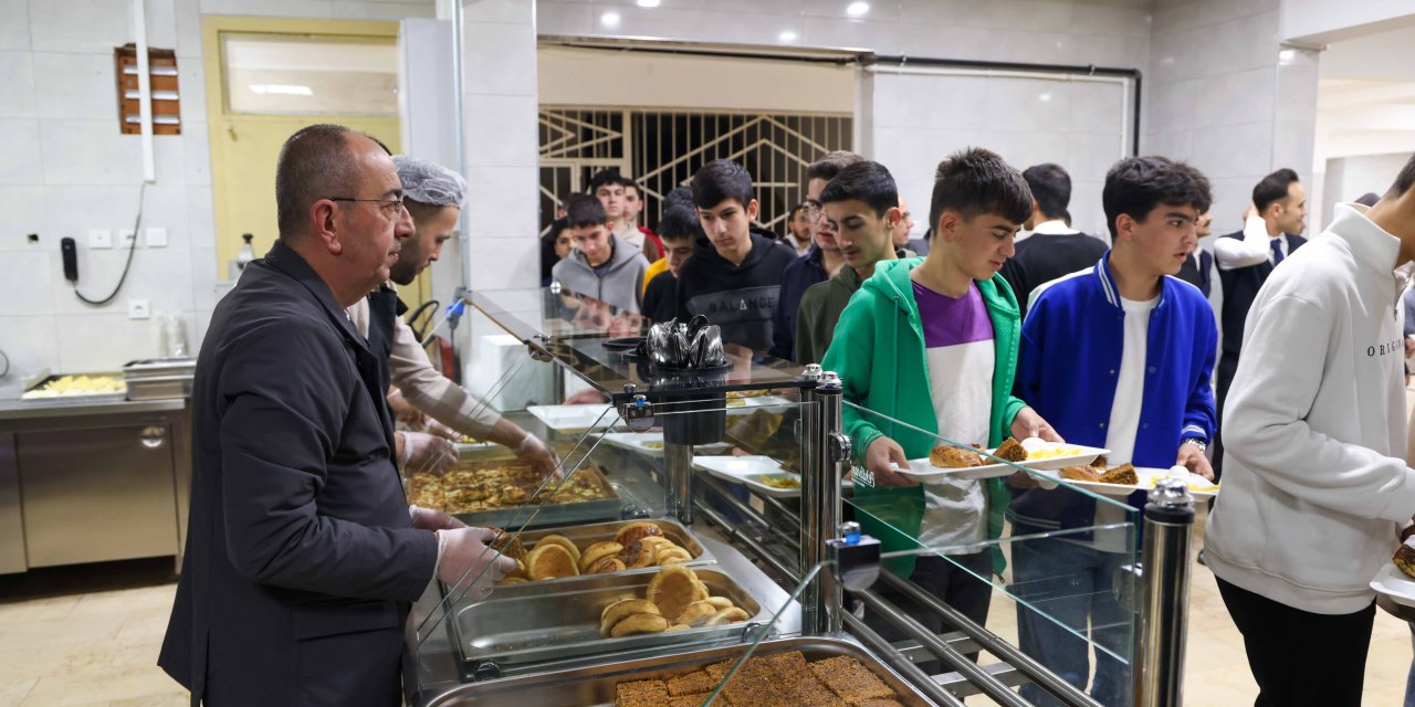 Başkanlar hafız adaylarıyla sahur yaptı