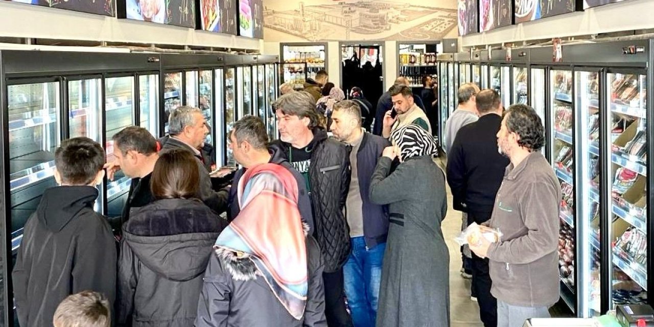 Konya'da ucuz et satış noktalarına yoğun ilgi