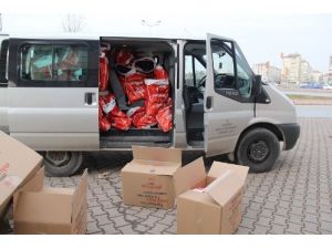 İhtiyaç Sahibi Öğrencilere Kaban Ve Bot