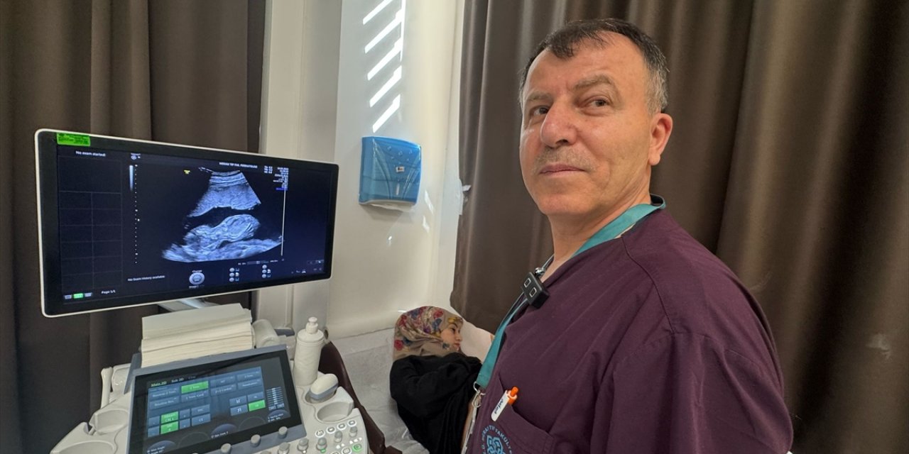 Anne karnındaki 140 gramlık bebeğe 'idrar torbası' ameliyatı