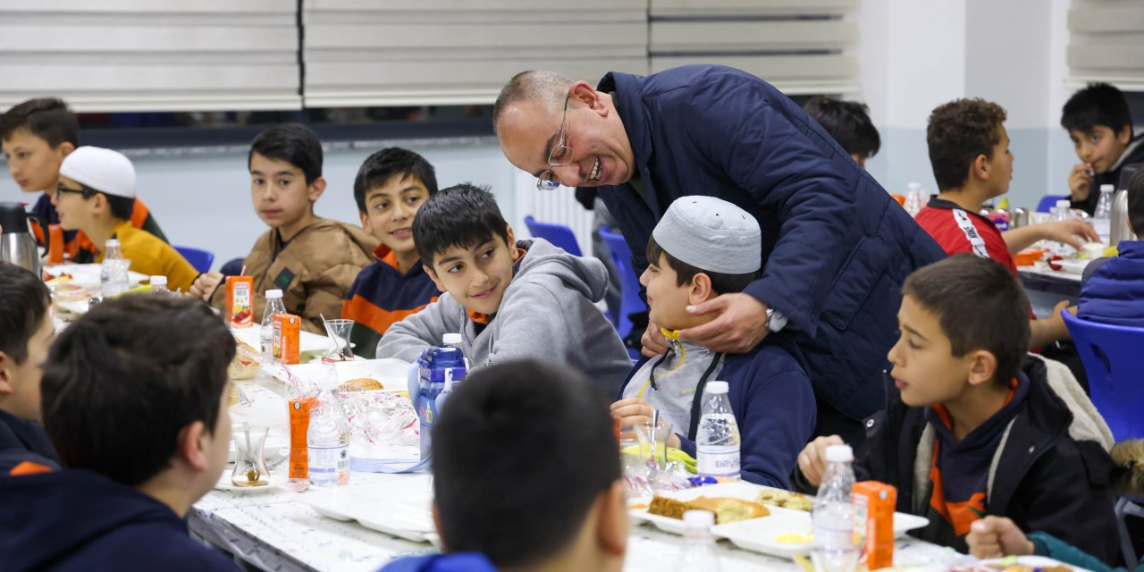 Kavuş, hafızlık öğrencileriyle sahurda buluştu
