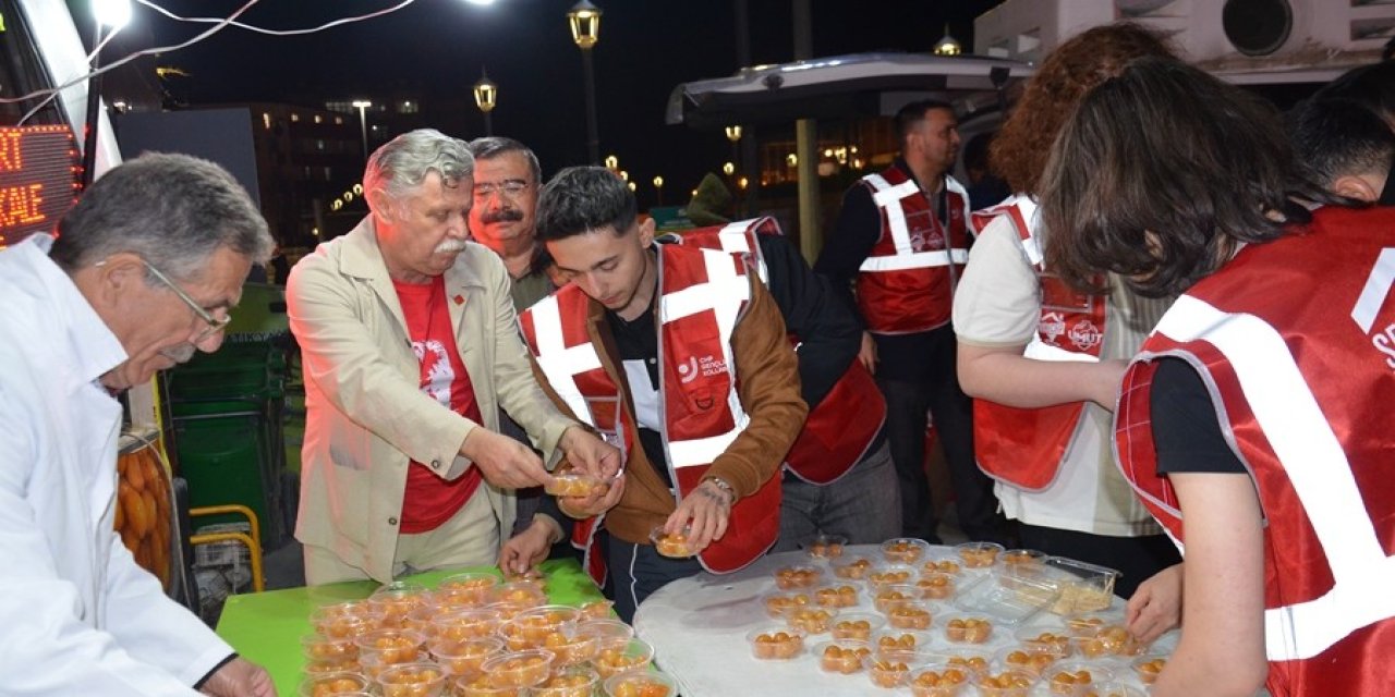 CHP'liler Konya'da Çanakkale şehitleri için lokma dağıttı