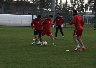 Futbolcular yüz güldürdü