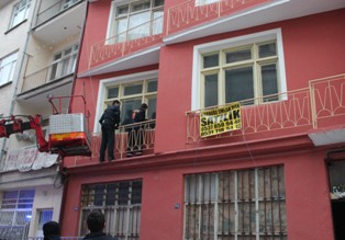 Polis yardım isteyen kadını evde bulamadı