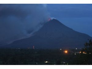 Sinabung Yanardağı Tehlikesi Büyüyor