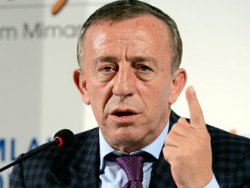 Ali Ağaoğlu: Zekeriya Öz dost tatili yaptı