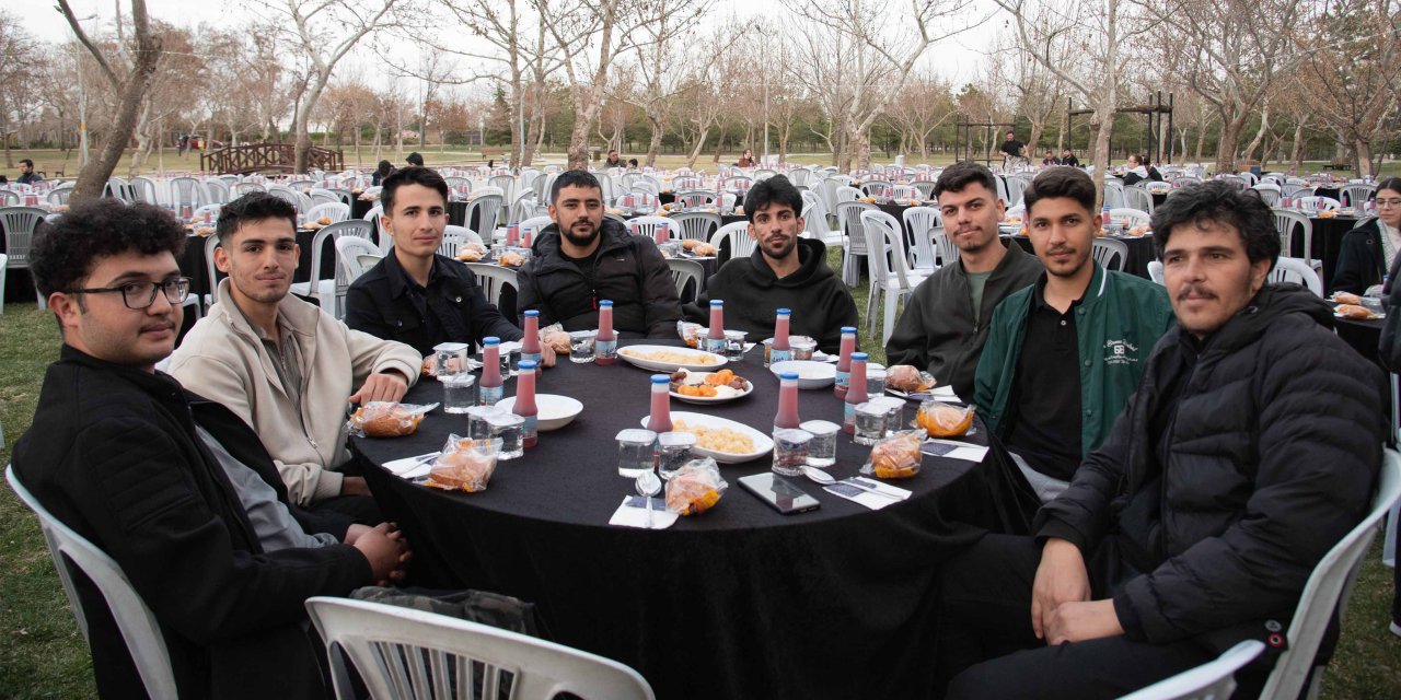 Depremzede ve engelli öğrenciler iftar programında ağırlandı