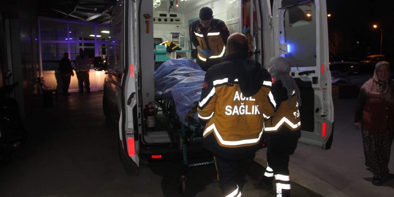 Sığırın teptiği kişi hastanelik oldu