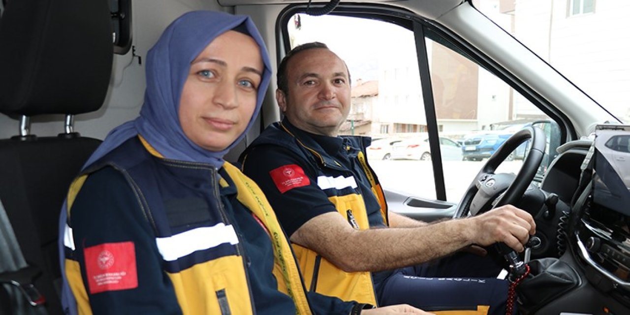 Sağlık çalışanı karı koca aynı ambulansta hayat kurtarıyor