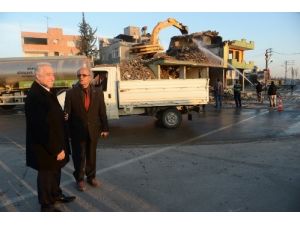 Yeni Bulvar Açılması İçin Kamulaştırılan Binalar Yıkılıyor