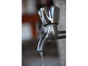 Donan Su Borusa Ve Muslukları Ateşle Açmaya Çalışmayın