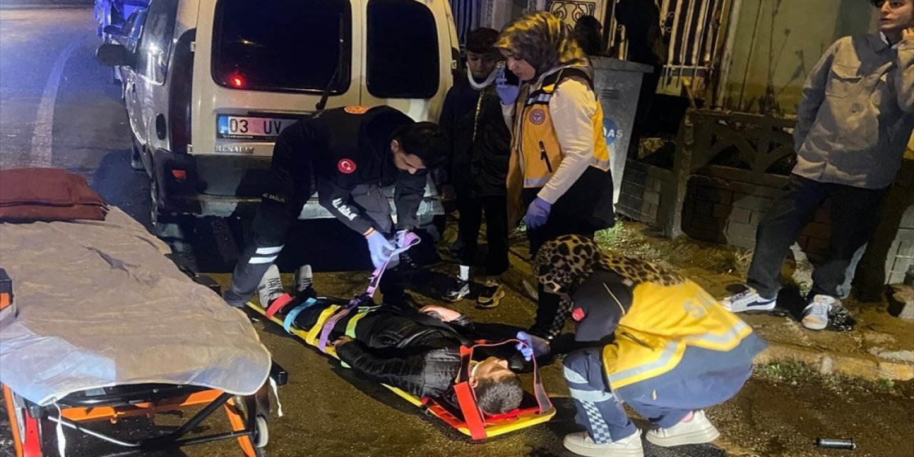 Ciple çarpışan elektrikli bisikletteki 2 kişi yaralandı