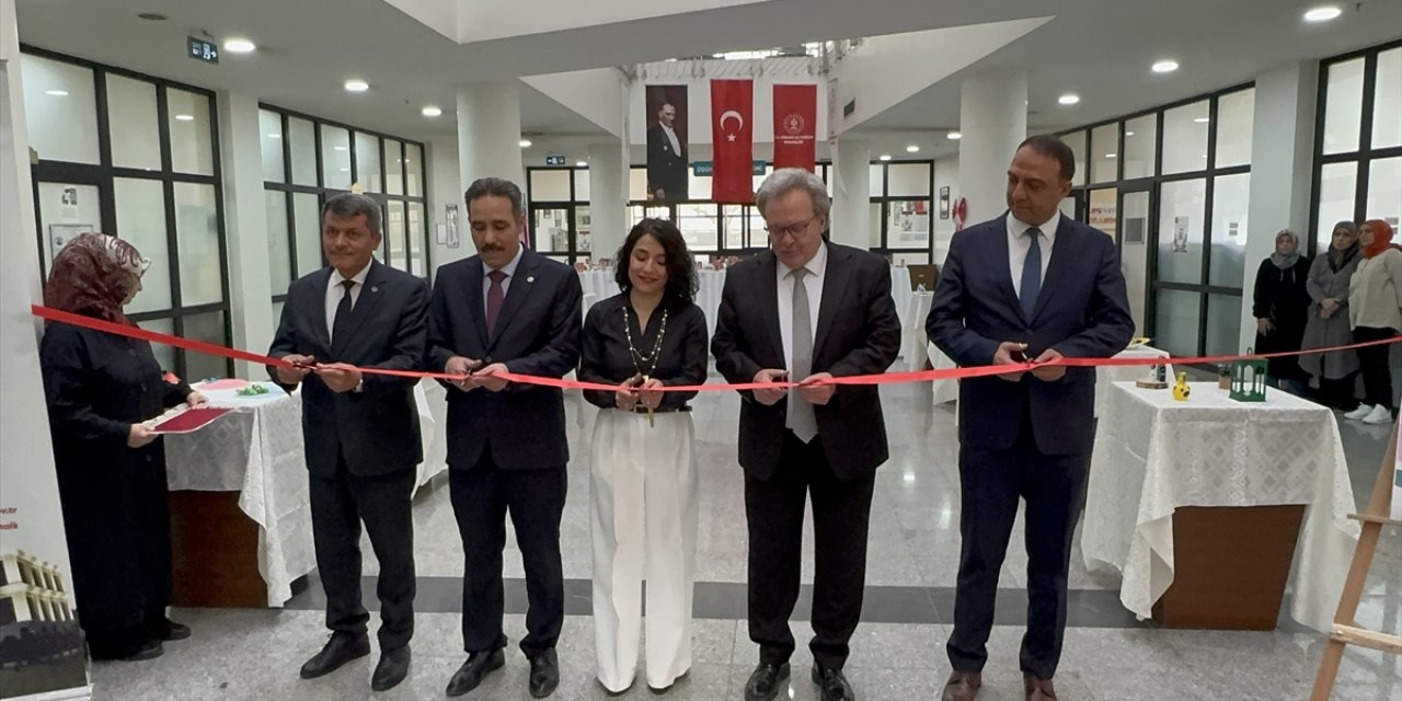 Kütüphaneler bilginin saklandığı yerler olmamalı