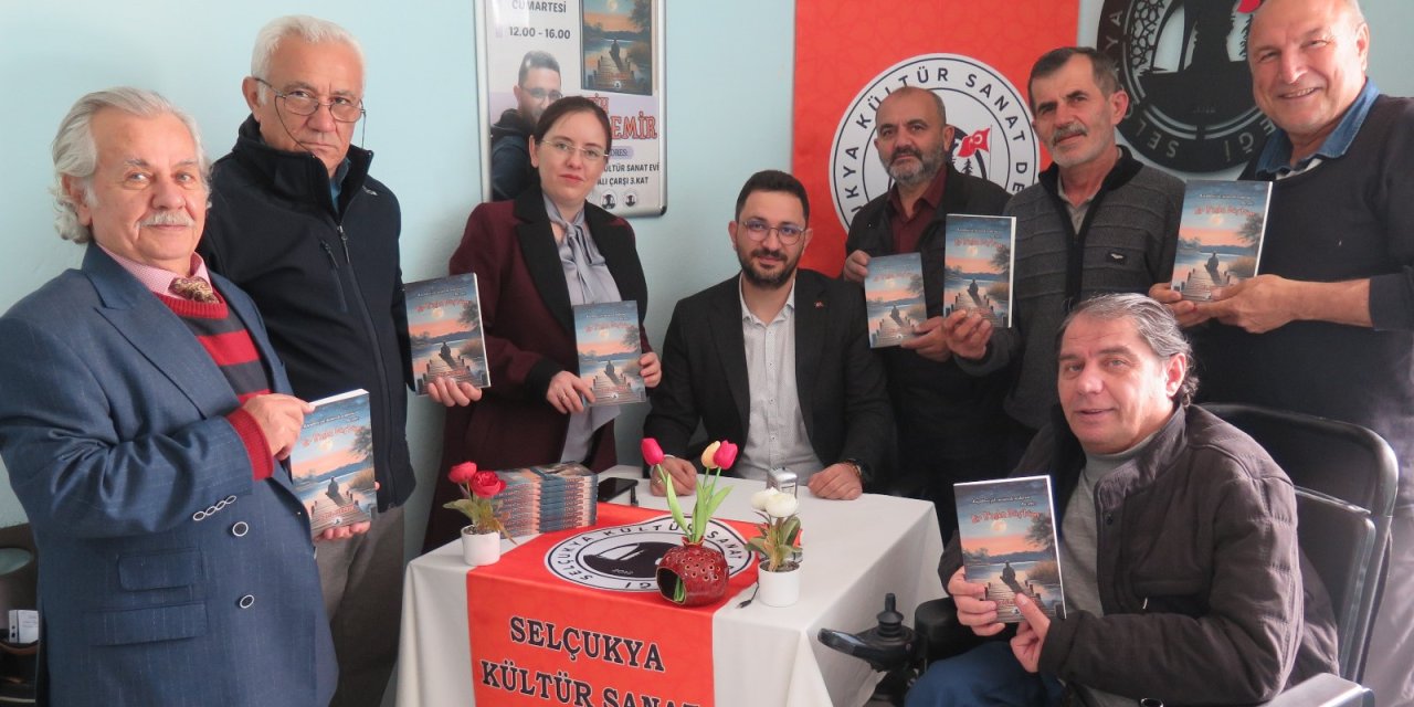 Ödüllü şair Demir, okurlarıyla buluştu