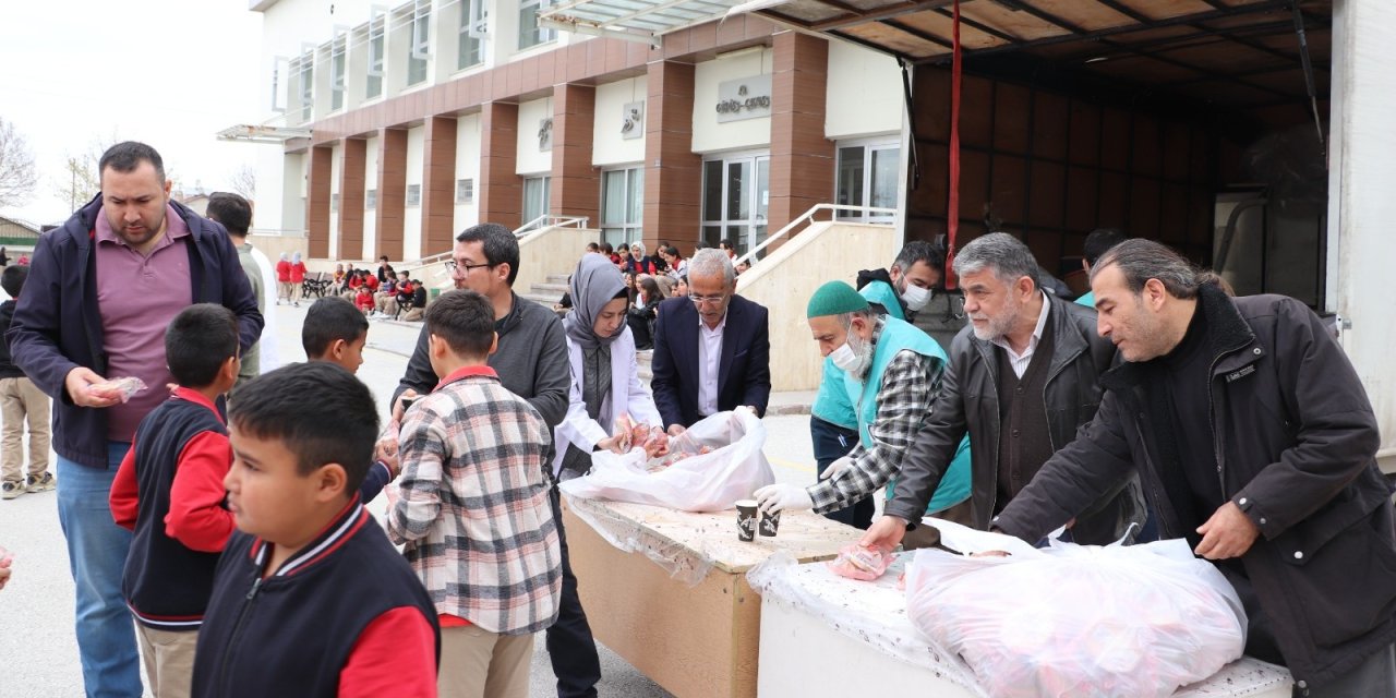 Cansuyu Derneği'nden 7 bin öğrenciye çorba ikramı