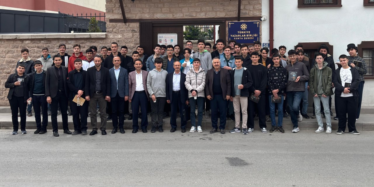 Konya'da 'geleceğin yazarları' yazarlarla buluşuyor