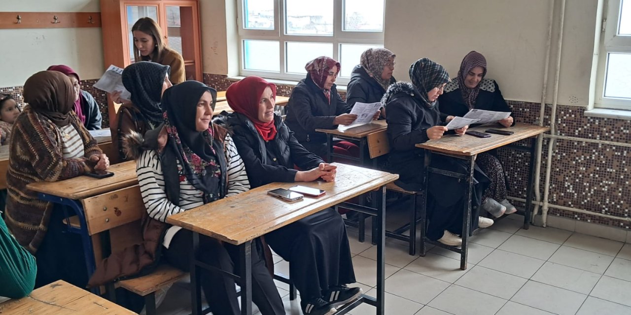 Konya'da 'Ebeveyn Okulu' sürüyor