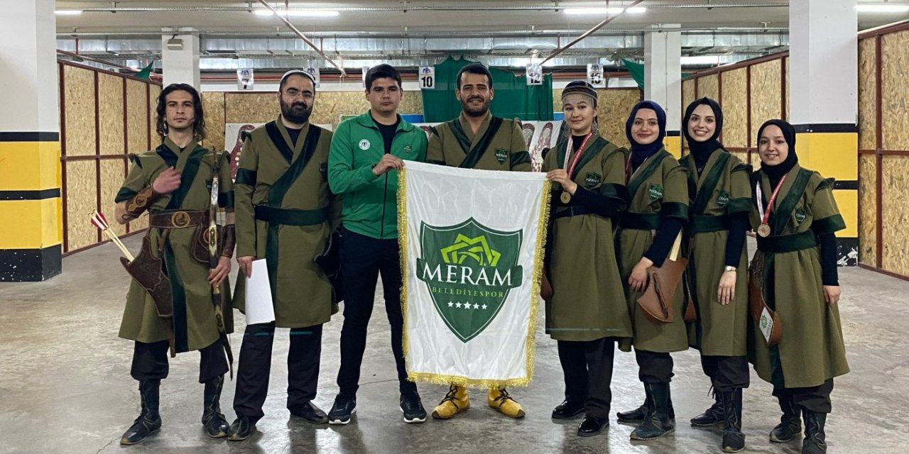 Meramlı okçular hedefi 12’den vurdu
